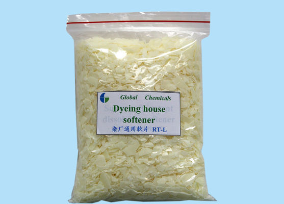 Cationic Dyeing House Softener Flakes Gorąca woda rozpuszczalna Do wykończenia tkanin